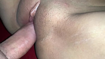 Follando chica Colombiana de 18 añ_os mientras estaba acostada - CREAMPIE