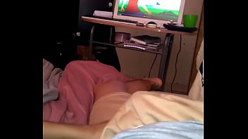 Sexo casero mientras vemos una pelí_cula  !!